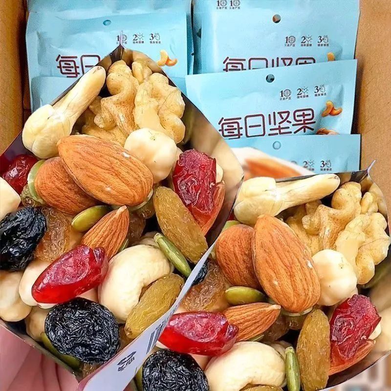 这坚果贼好吃，我屯了一箱！